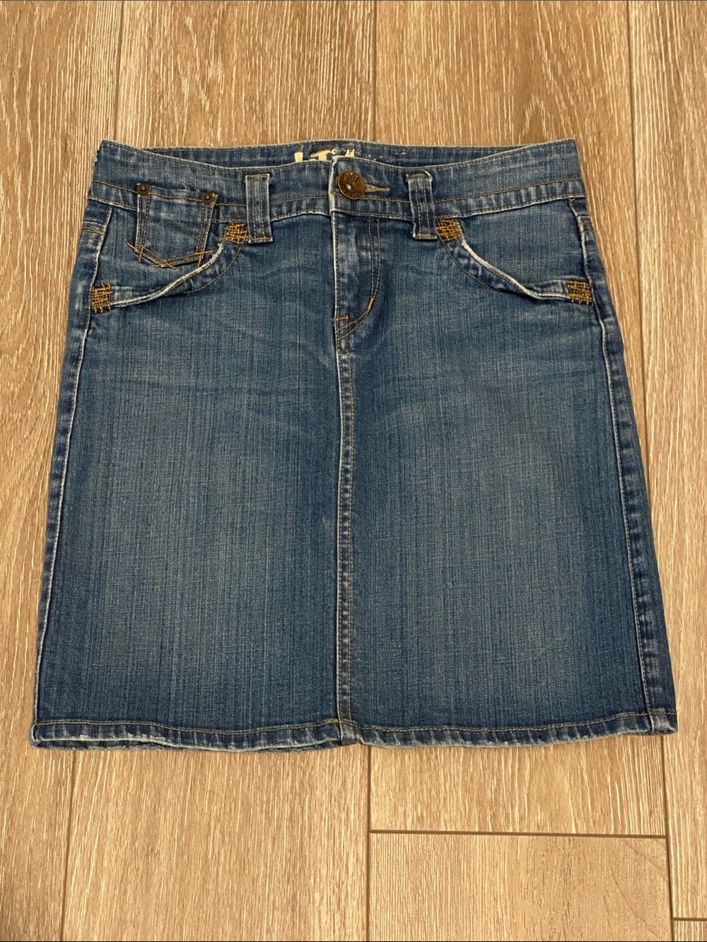 Classic Women's Blue Denim Skirt - Picture 1 of 4